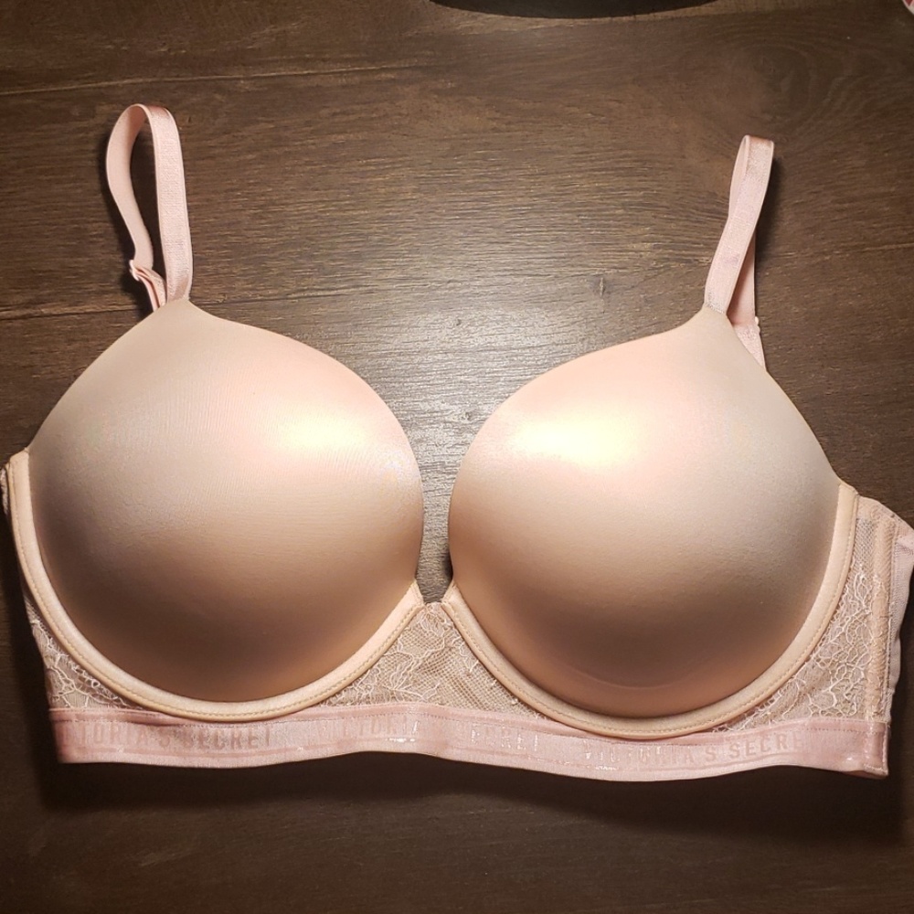 Light pink Victoria's Secret Very Sexy Push-up bra